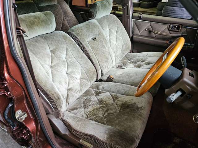 Nissan CEDRIC SEDAN 1986-04 3956-6
