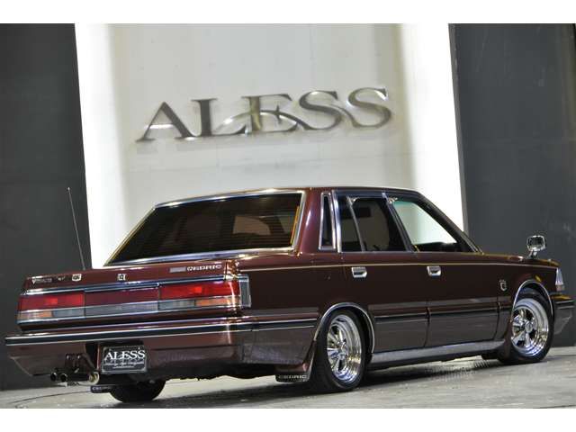 Nissan CEDRIC SEDAN 1986-04 3956-2