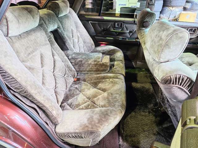 Nissan CEDRIC SEDAN 1986-04 3956-7