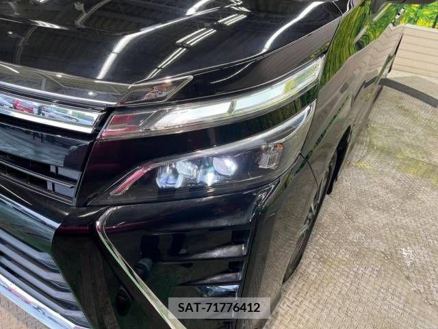 Toyota VOXY 2018-03 289926-12