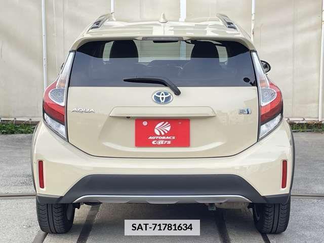 Toyota AQUA 2018-02 381238-8