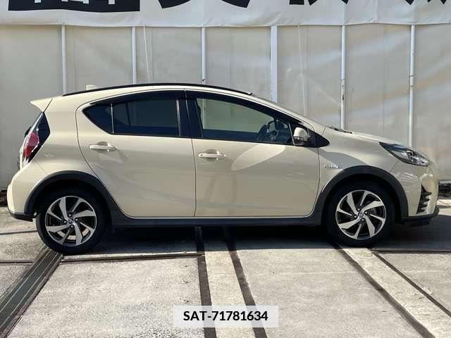 Toyota AQUA 2018-02 381238-7