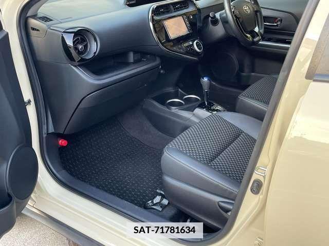 Toyota AQUA 2018-02 381238-18