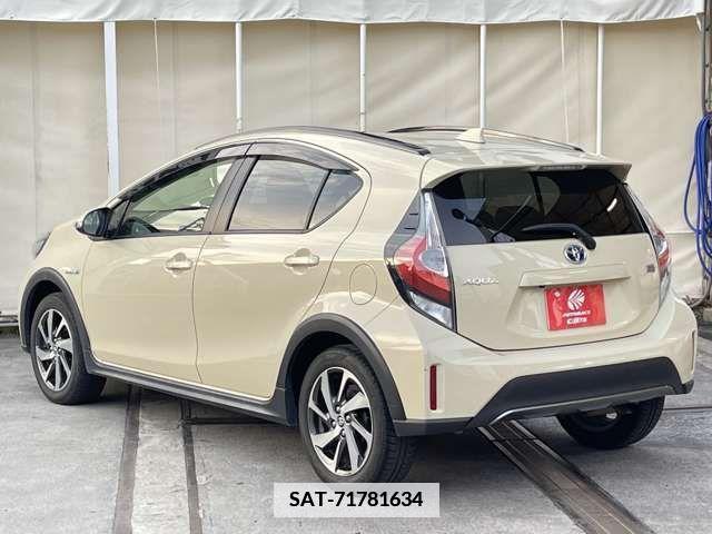 Toyota AQUA 2018-02 381238-9
