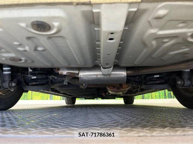 Toyota VOXY 2017-09 223754-19