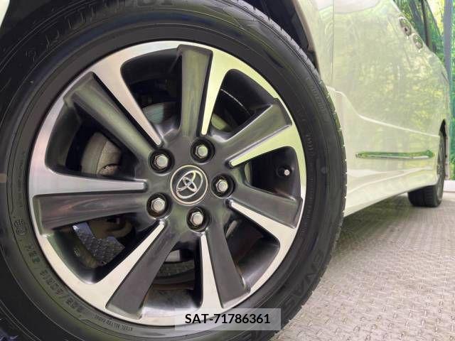 Toyota VOXY 2017-09 223754-13