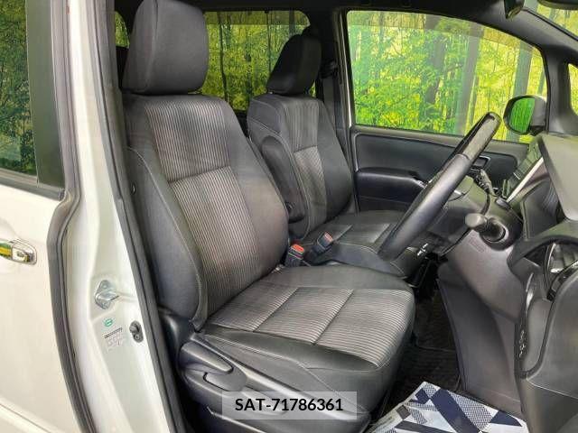 Toyota VOXY 2017-09 223754-7