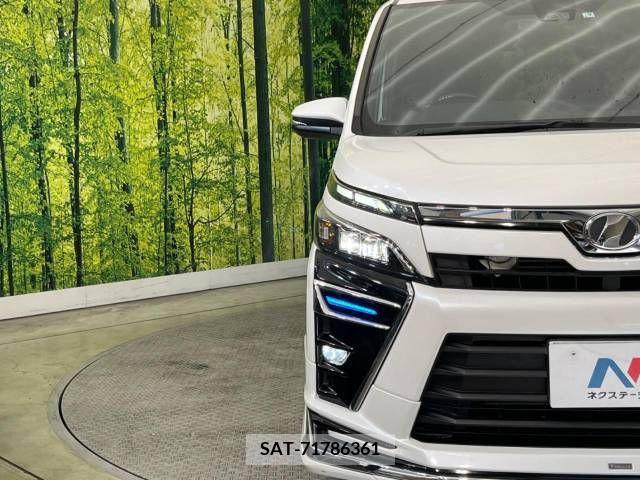 Toyota VOXY 2017-09 223754-12