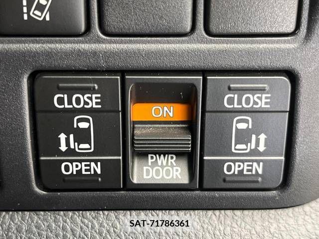 Toyota VOXY 2017-09 223754-4