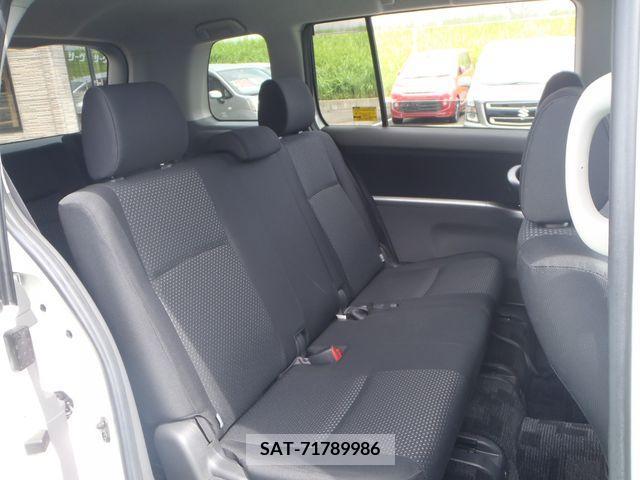 Toyota ISIS 2009-04 396927-10