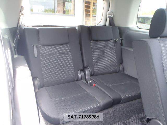 Toyota ISIS 2009-04 396927-11