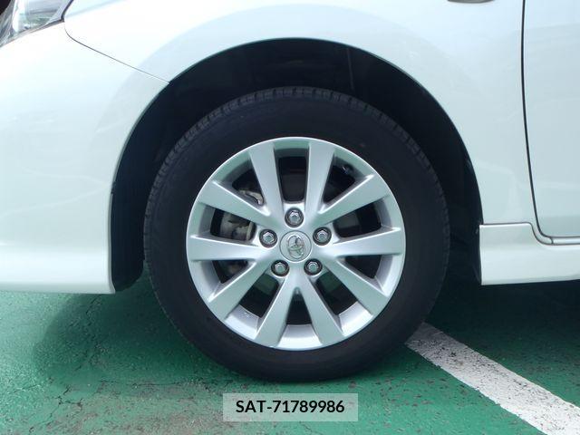 Toyota ISIS 2009-04 396927-7