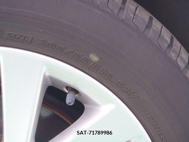 Toyota ISIS 2009-04 396927-8