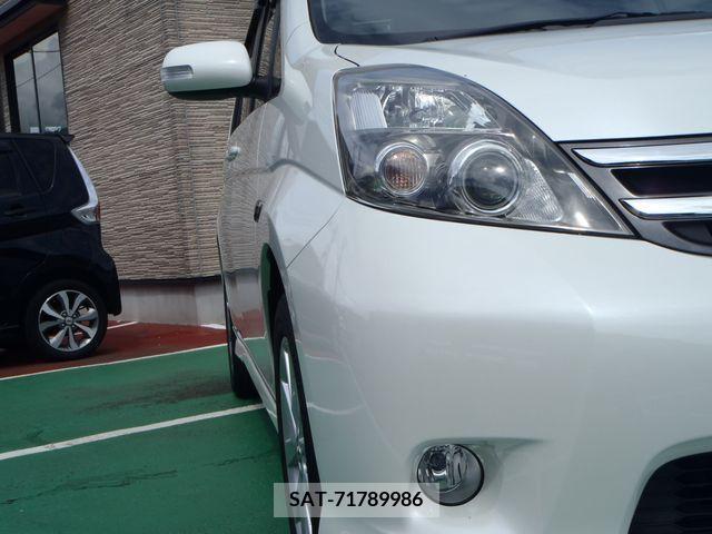 Toyota ISIS 2009-04 396927-6