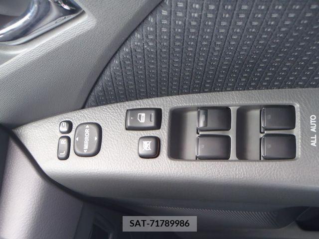 Toyota ISIS 2009-04 396927-15
