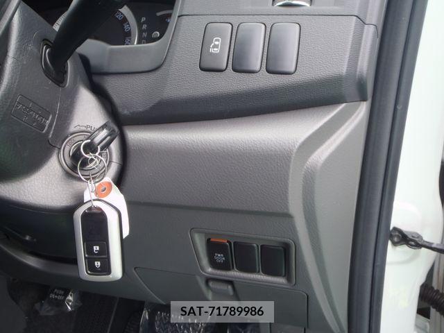 Toyota ISIS 2009-04 396927-16