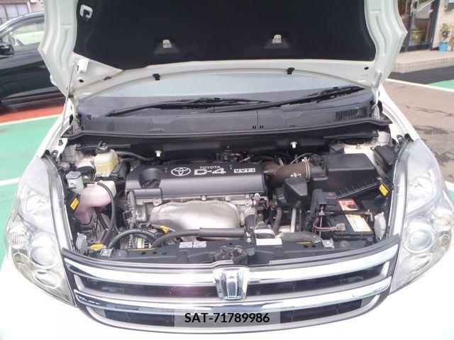 Toyota ISIS 2009-04 396927-27