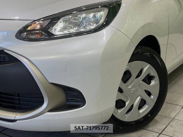 Toyota AQUA 2023-07 356179-12
