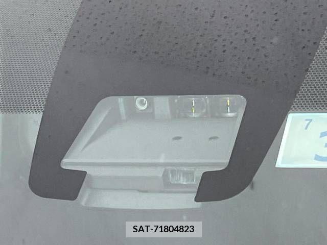 Toyota NOAH 2016-03 377171-4
