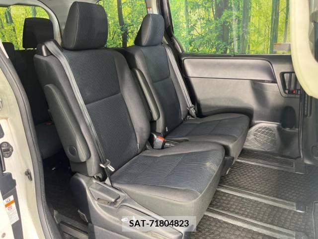 Toyota NOAH 2016-03 377171-9