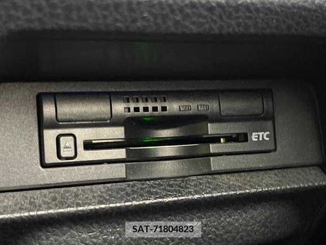 Toyota NOAH 2016-03 377171-7