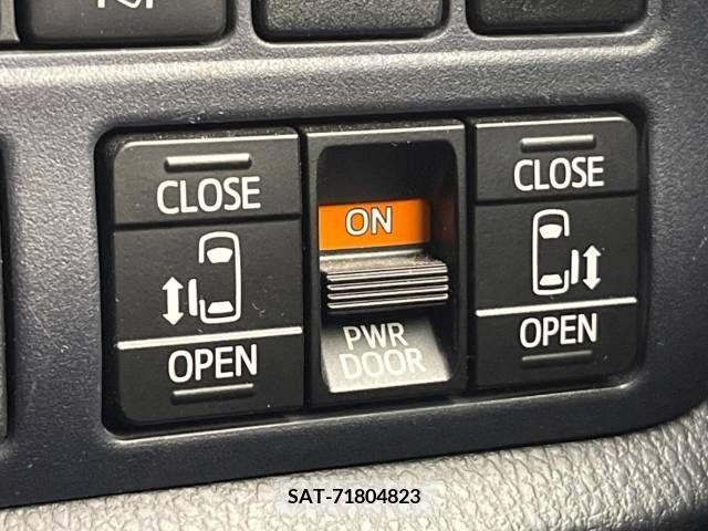 Toyota NOAH 2016-03 377171-5