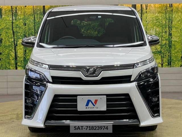 Toyota VOXY 2018-02 341540-14