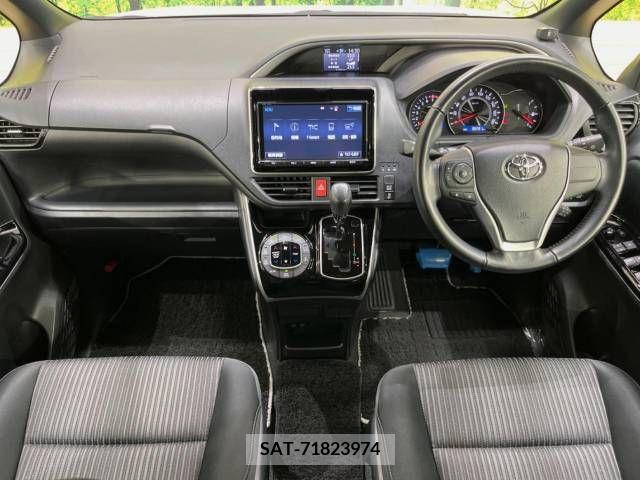 Toyota VOXY 2018-02 341540-1