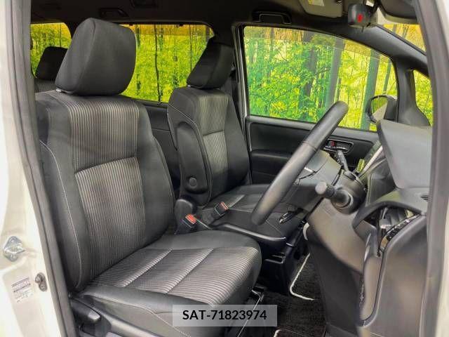 Toyota VOXY 2018-02 341540-8