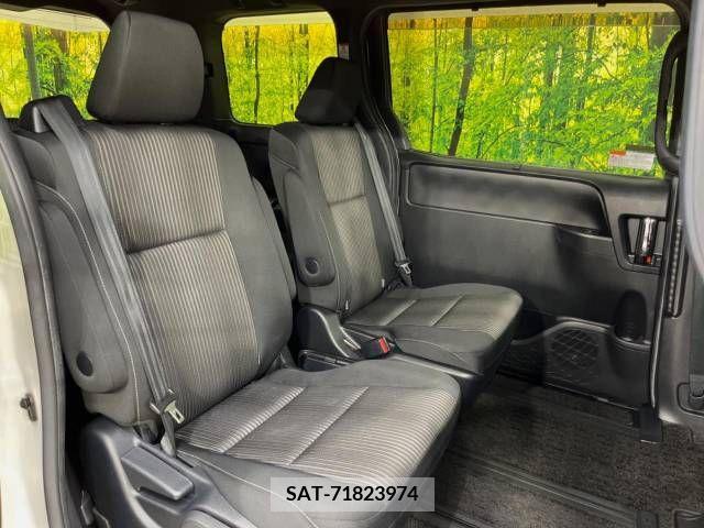 Toyota VOXY 2018-02 341540-9