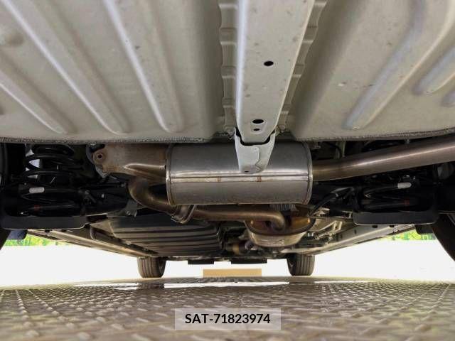 Toyota VOXY 2018-02 341540-19
