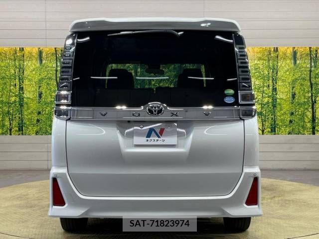 Toyota VOXY 2018-02 341540-15