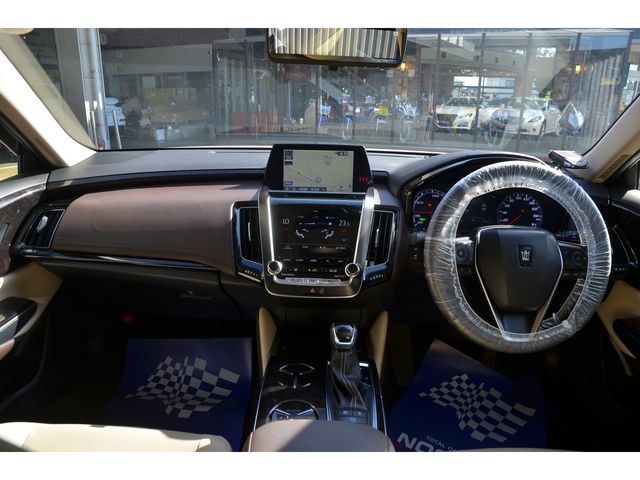Toyota CROWN SEDAN 2018-08 2743-6