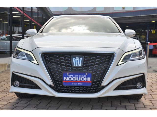 Toyota CROWN SEDAN 2018-08 2743-1