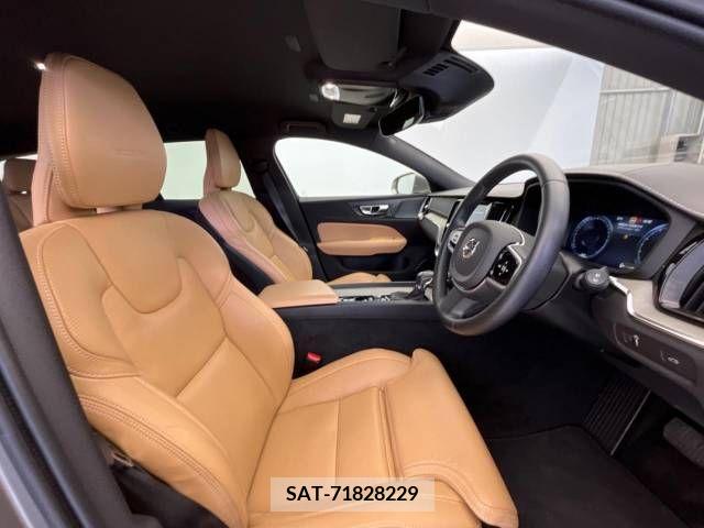 Volvo V60 2019-04 214840-11