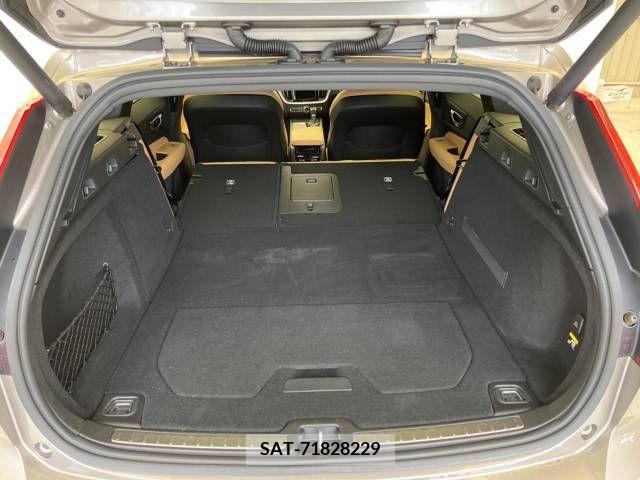 Volvo V60 2019-04 214840-13