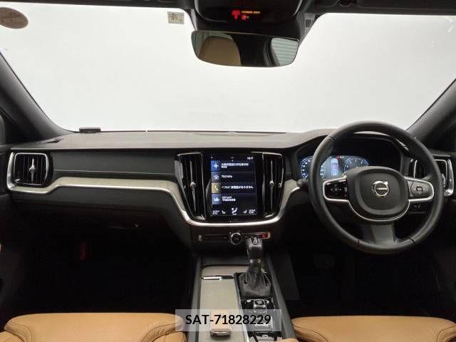 Volvo V60 2019-04 214840-1