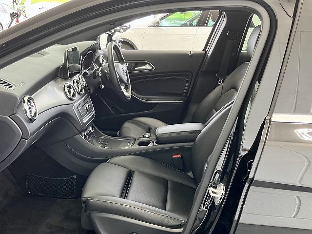 Mercedes Benz GLA-CLASS 2017-11 4140-4