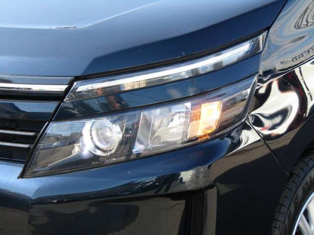 Toyota VOXY HYBRID 2014-12 15967-6