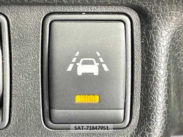Nissan NOTE 2015-08 365459-6