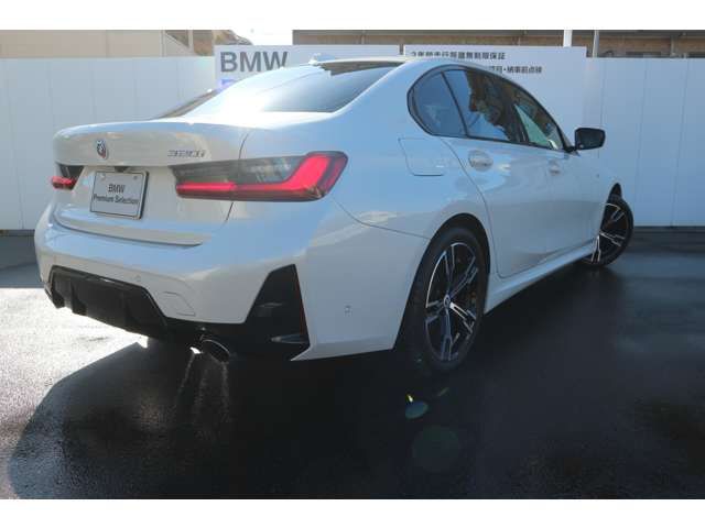 Bmw 3 SERIES 2022-10 7215-4