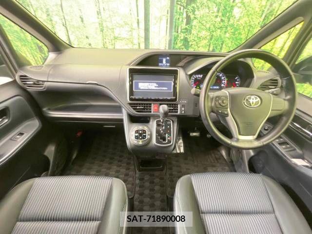 Toyota VOXY 2016-03 230391-1