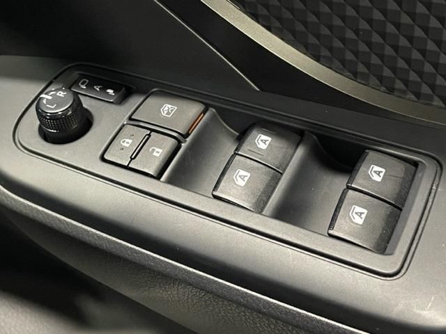 Toyota C-HR 2018-07 23-27
