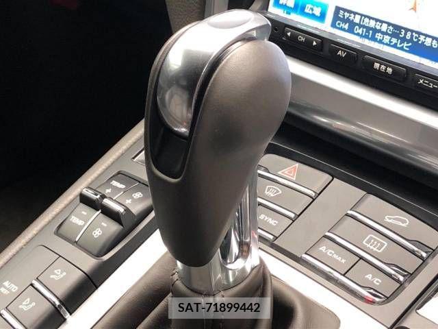 Porsche MACAN 2015-06 331690-10