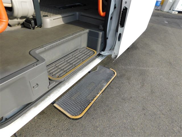 Nissan NV350 Caravan 2018-04 182840-20