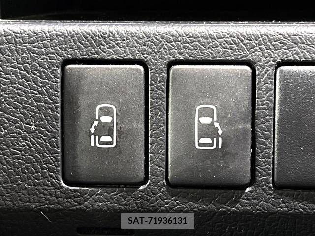 Toyota NOAH 2013-05 321343-4