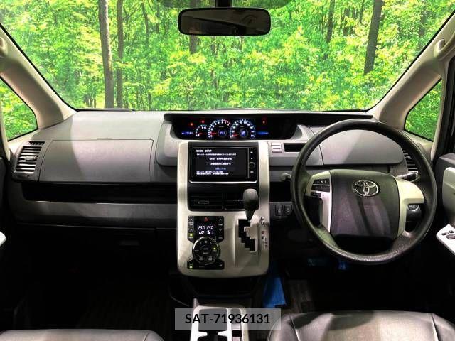 Toyota NOAH 2013-05 321343-1