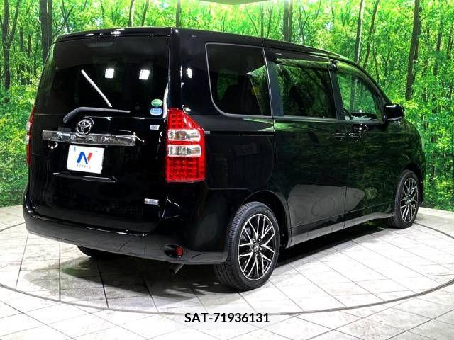 Toyota NOAH 2013-05 321343-17