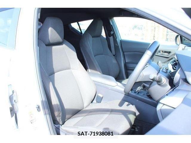 Toyota C-HR 2017-08 264067-12