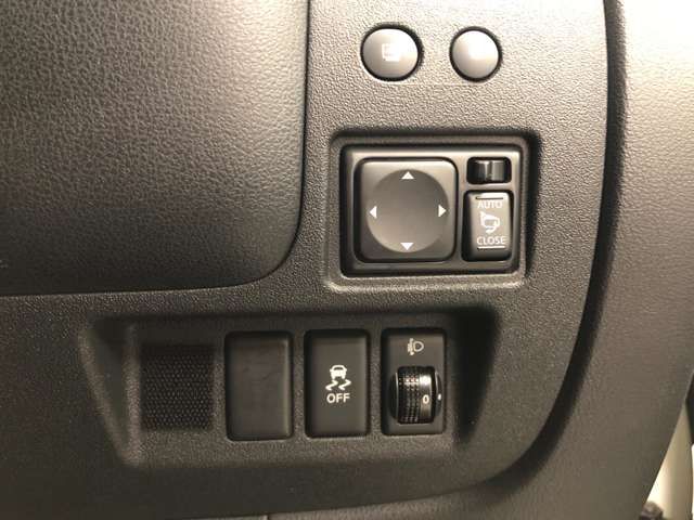 Nissan MARCH 2014-01 15921-11